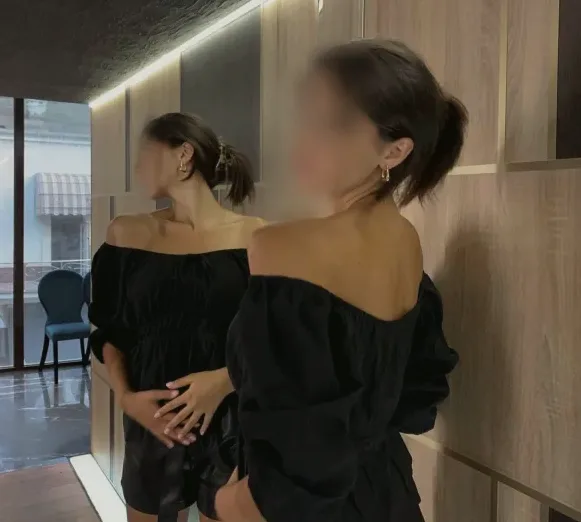 Astrid, 33