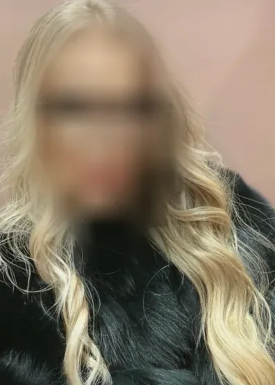 Bernadette, 32