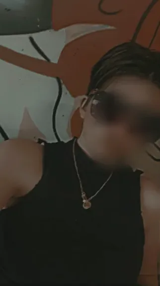 Elena, 23