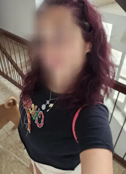 Elisabeth, 33