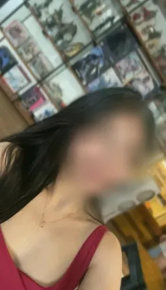 Melanie, 28