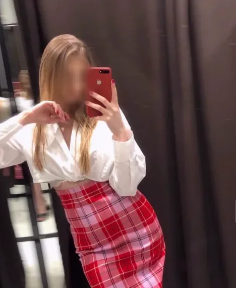 Nikolina, 24