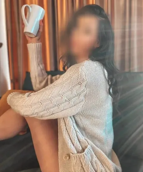 Sandra, 39